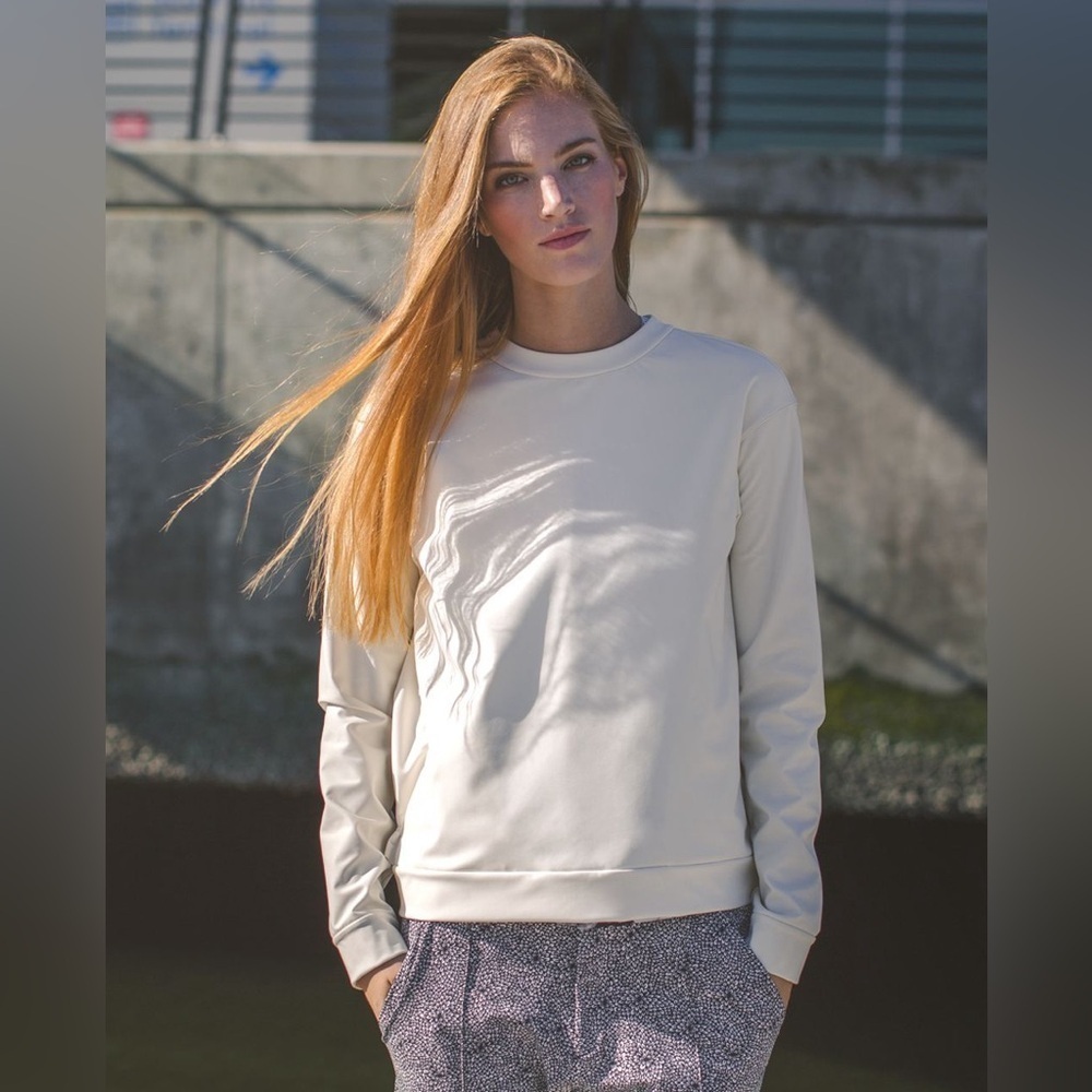 Lululemon Departure Top color Ghost size 4
